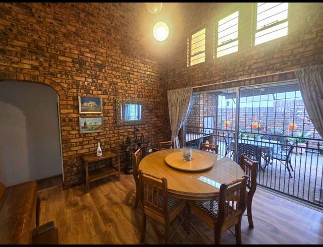 3 BEDROOM TOWNHOUSE FOR SALE IN GLEN MARAIS